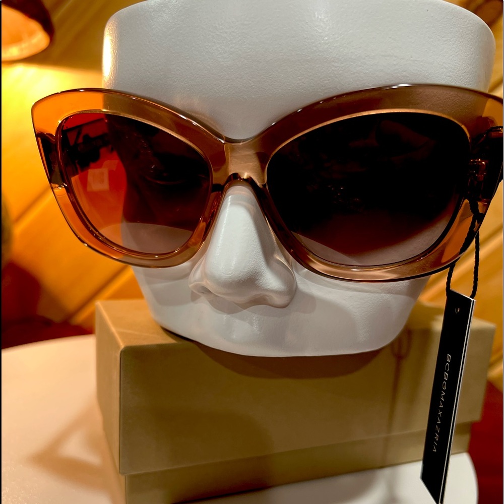 BCBGMAXAZRIA NWT Crystal Blush 57 mm square sunglasses